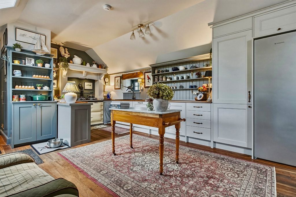 Property photo 2 of 41 Kitchen