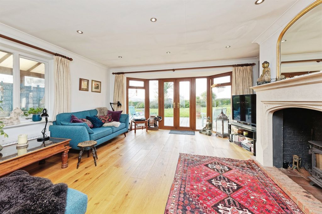 Property photo 2 of 18