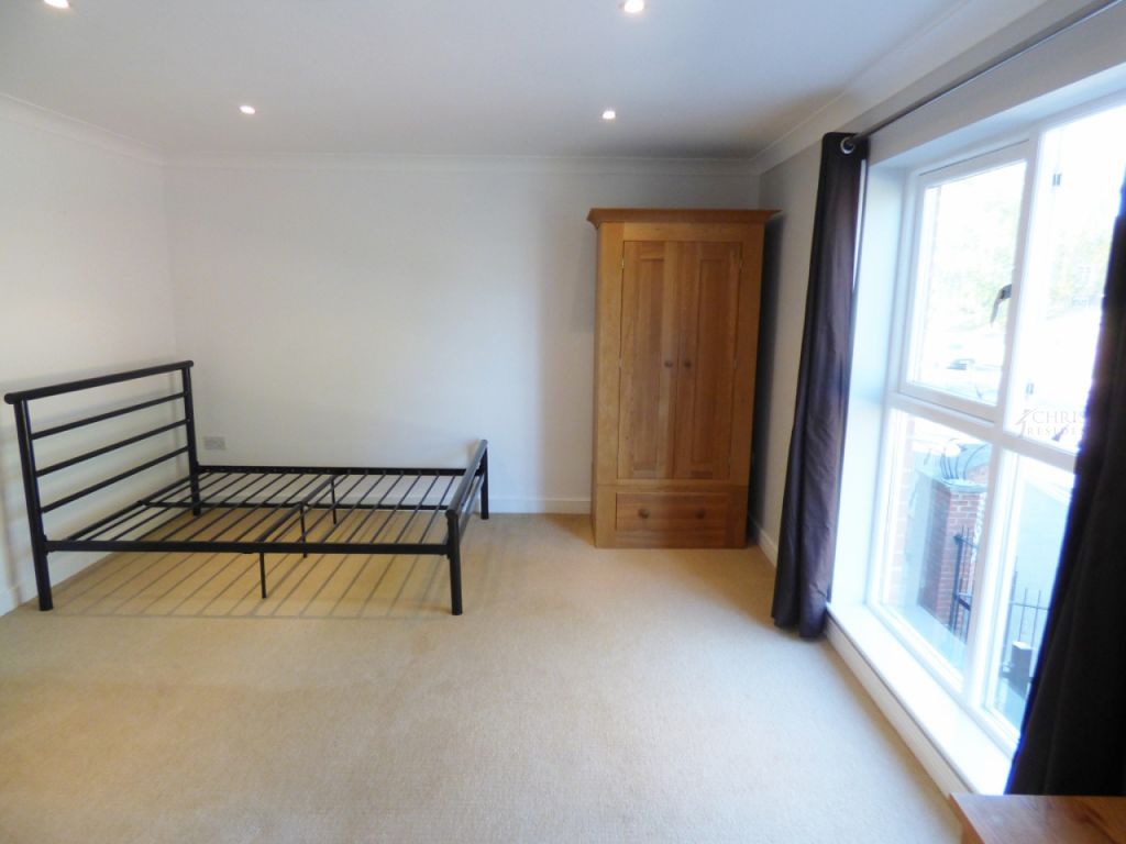 Property photo 3 of 8 Studio Room