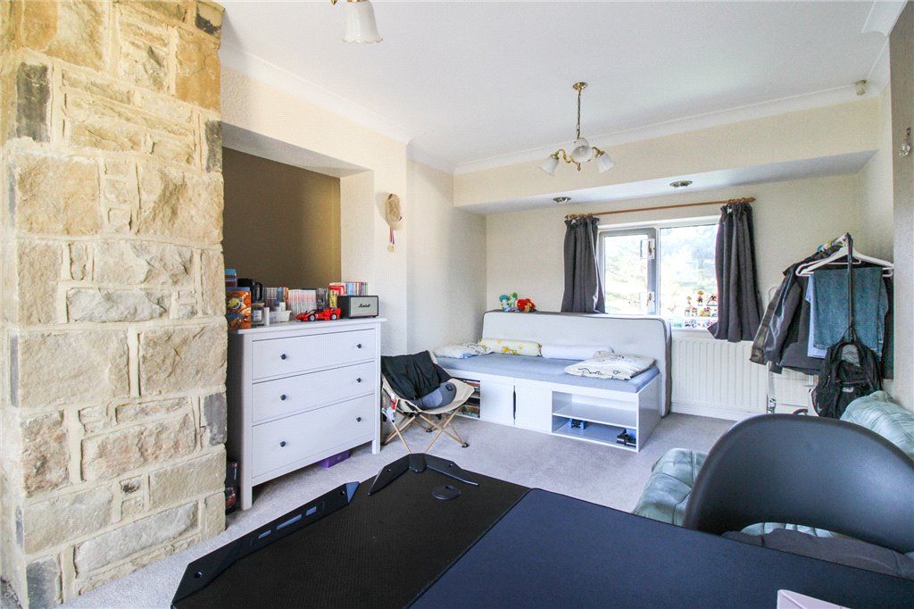 Property photo 3 of 17 Living Room