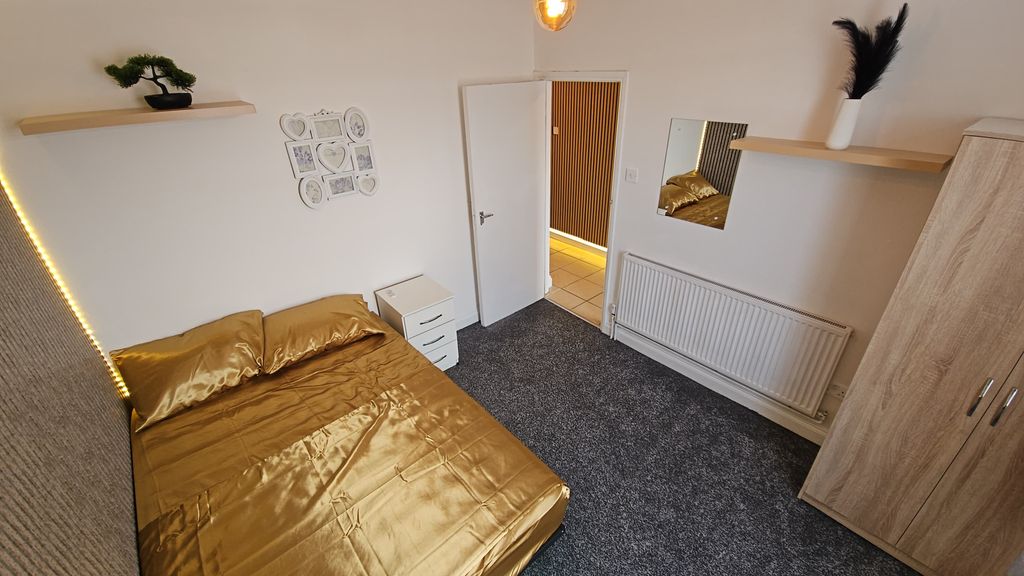 Property photo 1 of 11 Double Bed 1