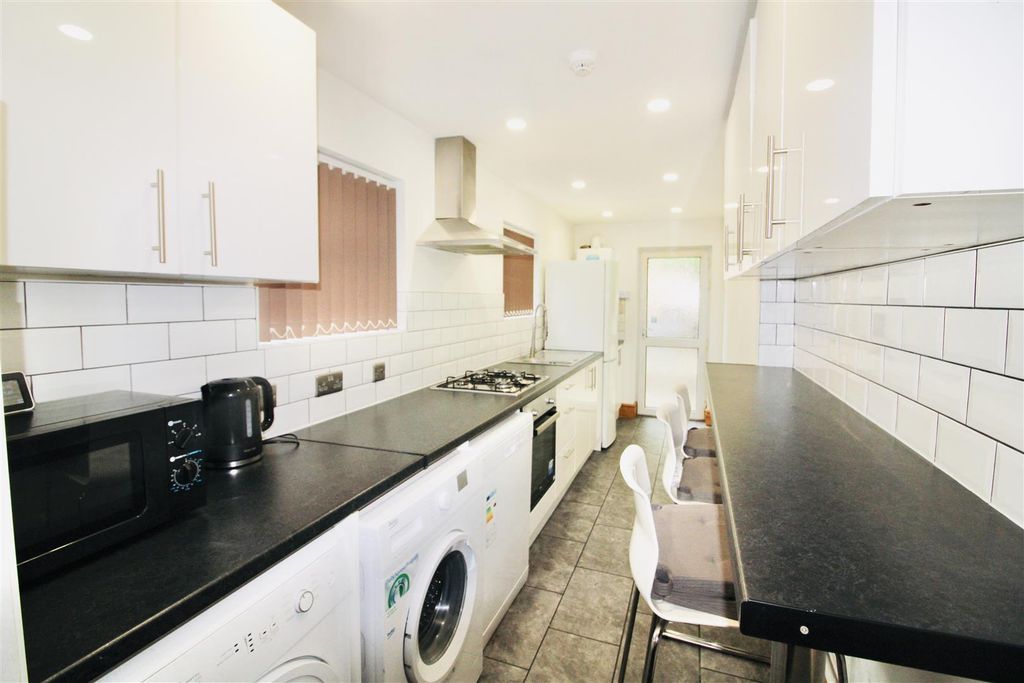 Property photo 2 of 15 Kitchen