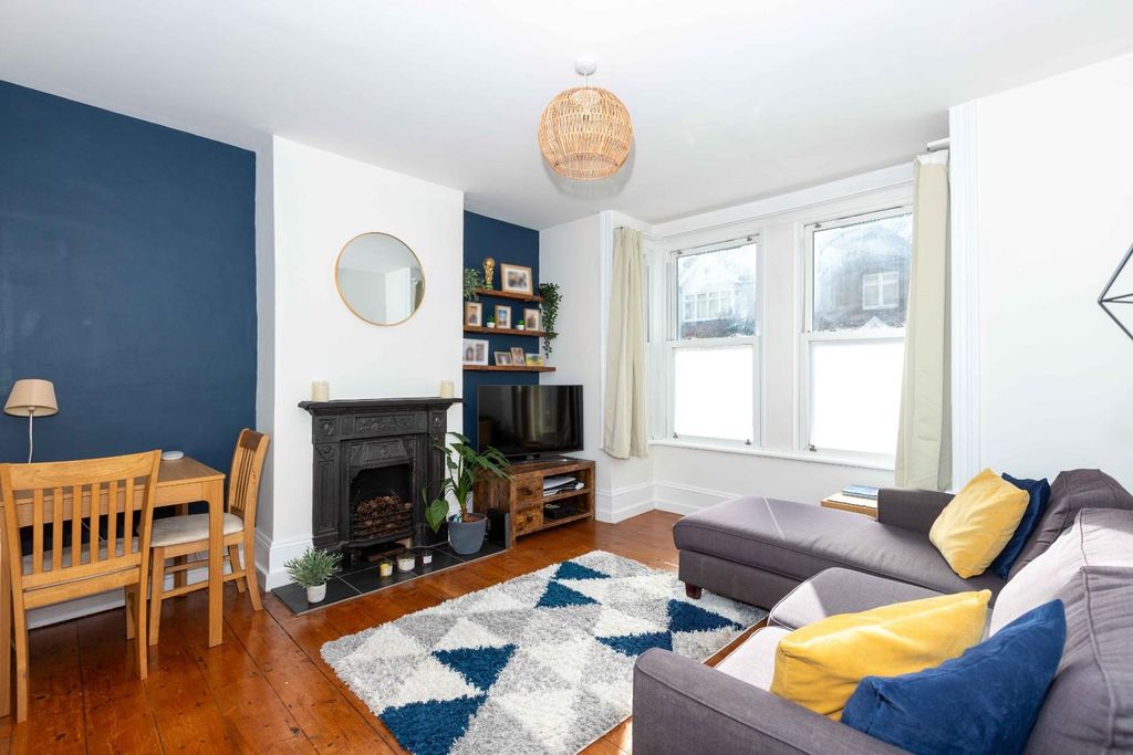 Property photo 3 of 12 Lorna.Jpg