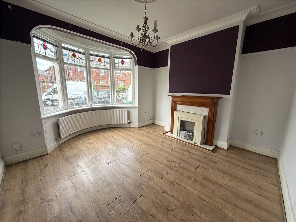 Property photo 2 of 16 Picture No. 12