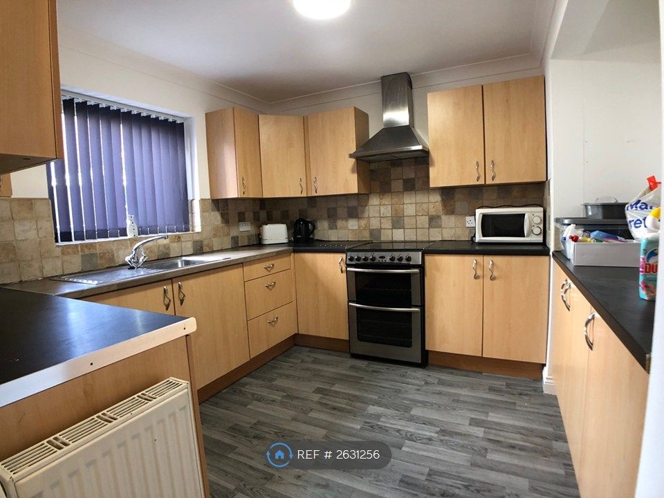 Property photo 2 of 10 Kitchen