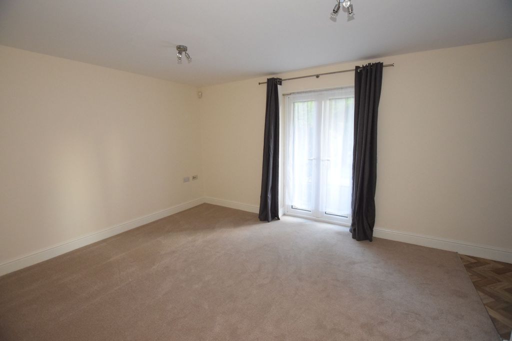 Property photo 2 of 7 Living Room