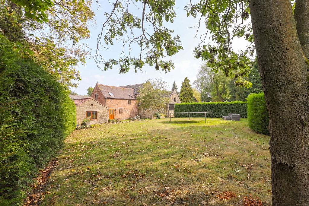 Property photo 3 of 34