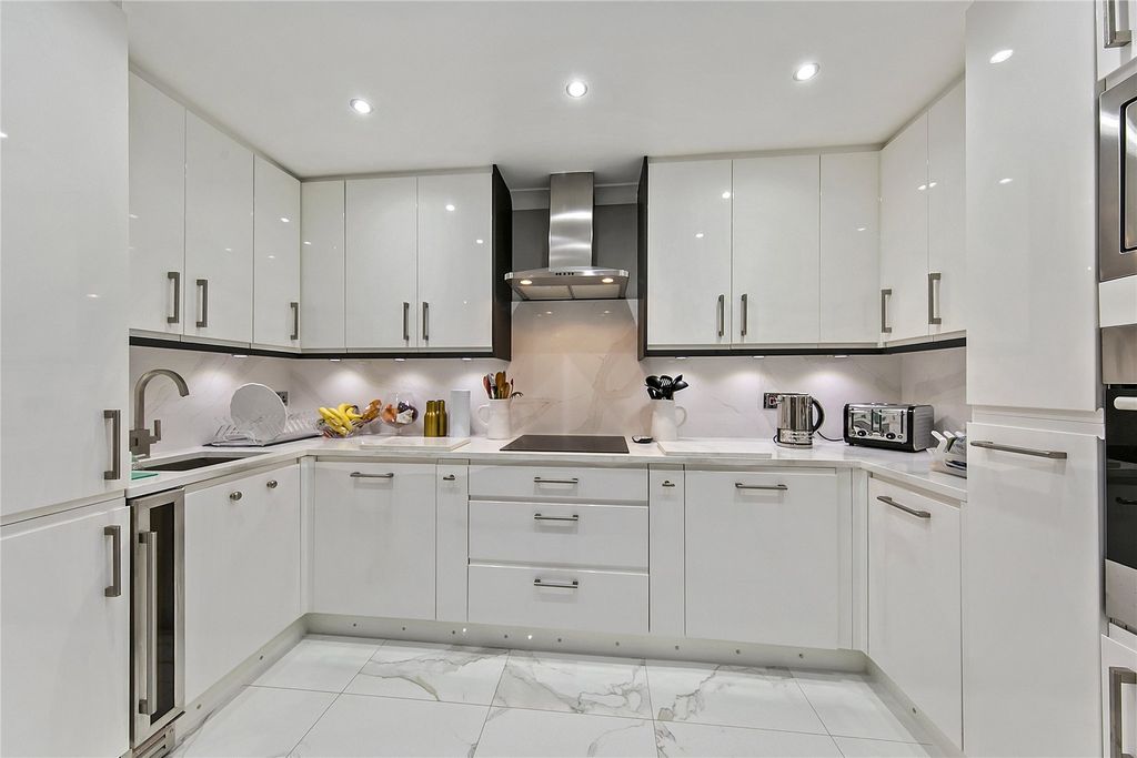 Property photo 3 of 16 Picture No. 20