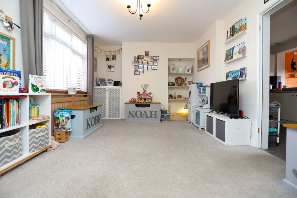 Property photo 3 of 23