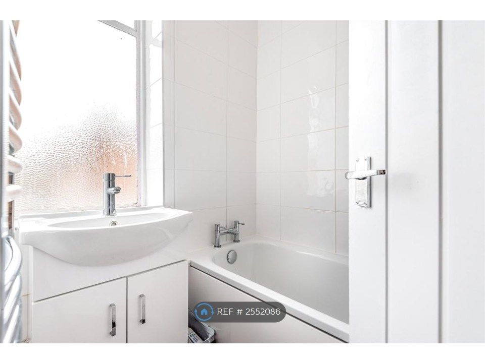 Property photo 3 of 10 Bathroom