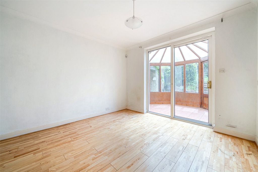 Property photo 2 of 14 Picture No. 12