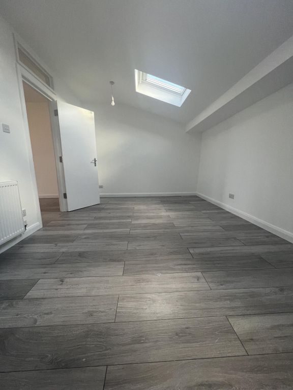 Property photo 3 of 9 Differant View Of Bedroom