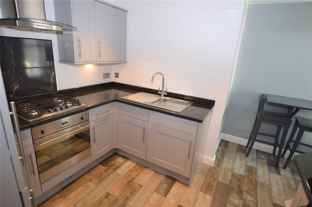 Property photo 2 of 12 Picture No. 19