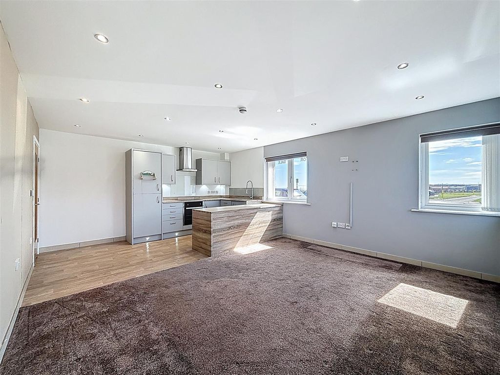 Property photo 2 of 14 Kitchen Lounge Diner