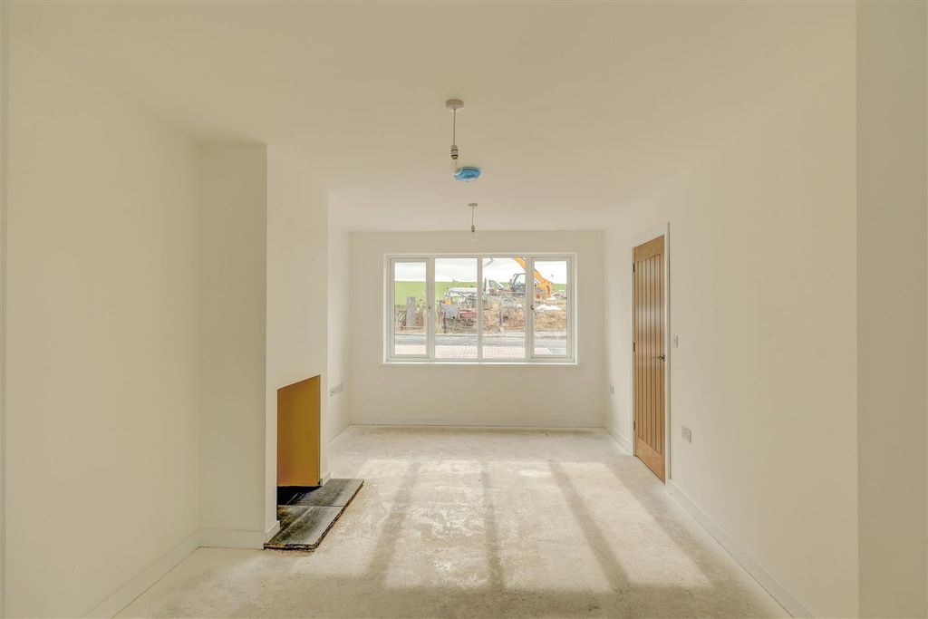 Property photo 3 of 11 Lounge Progress