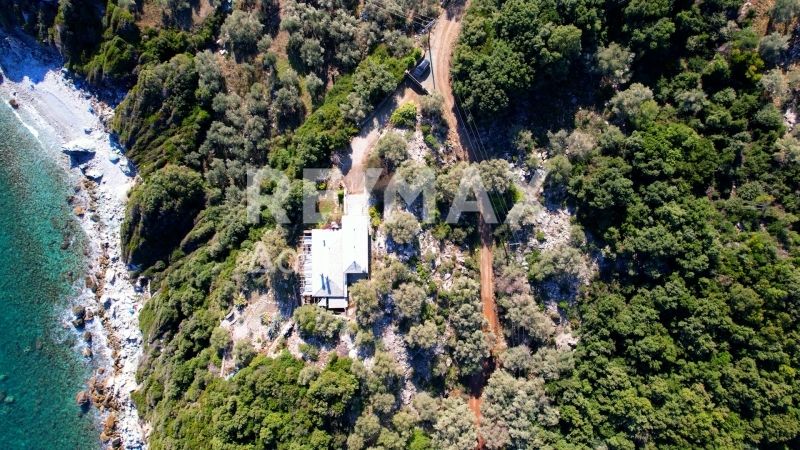 Property photo 3 of 49