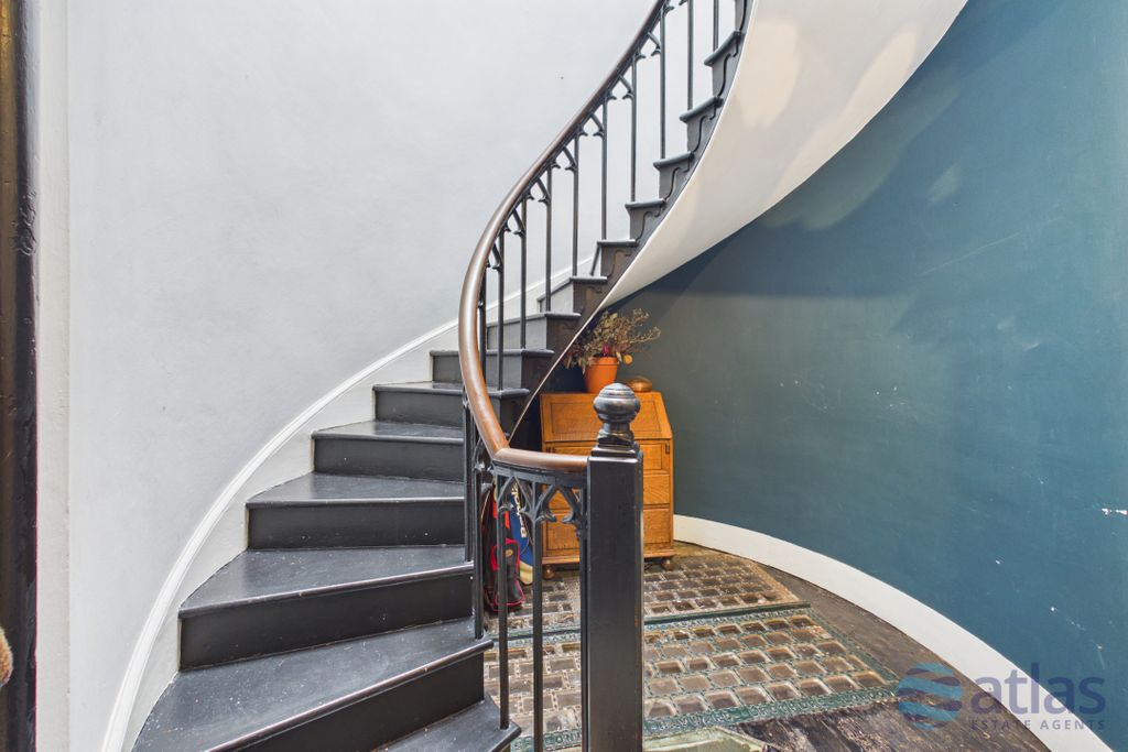 Property photo 2 of 31 Hallway/Stairwell