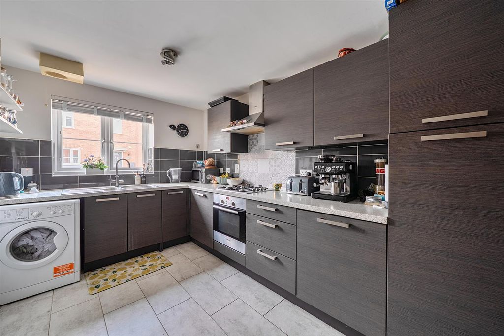 Property photo 3 of 15 1380232-7-69134F00c7F76.Jpg