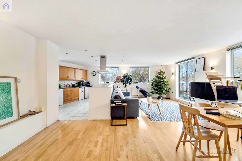 Property photo 1 of 11 2 Gh 3