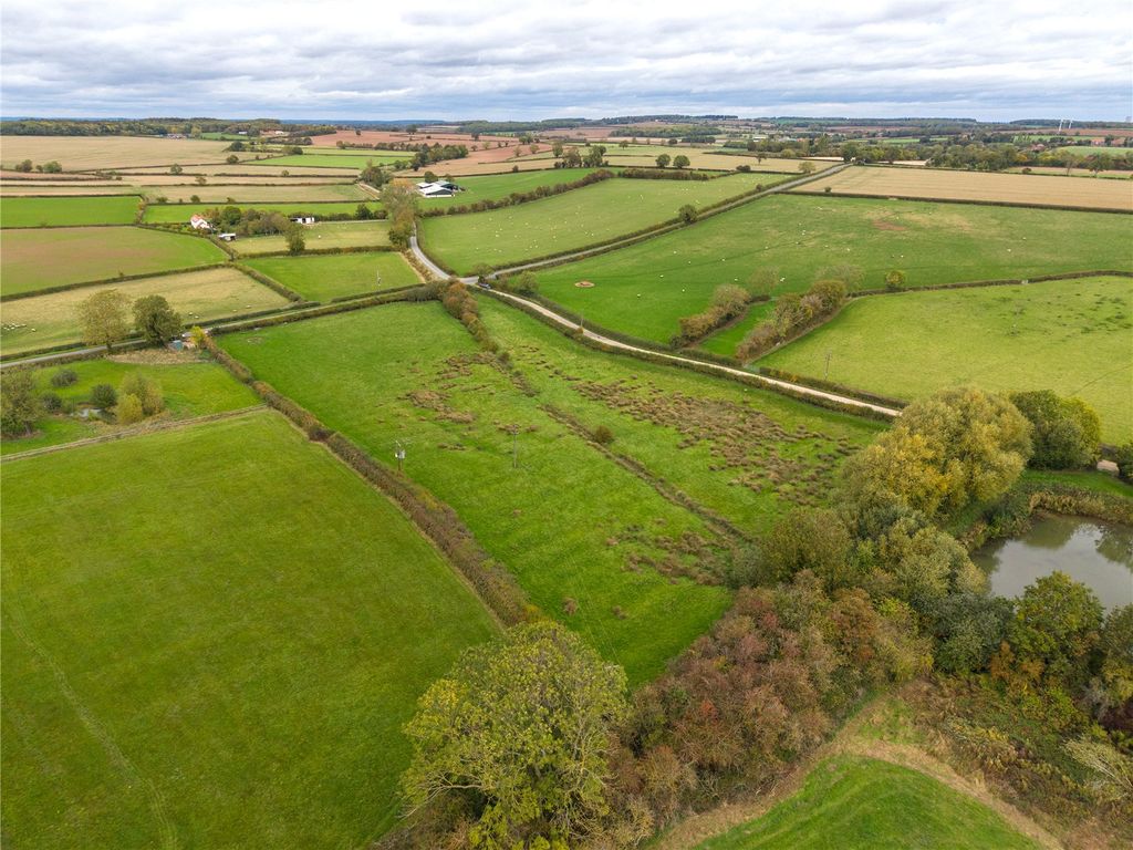 Property photo 2 of 5 Picture No. 13