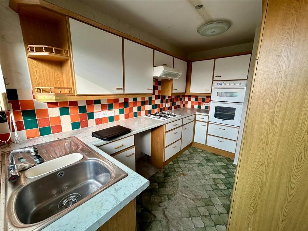 Property photo 3 of 7 Kitchen