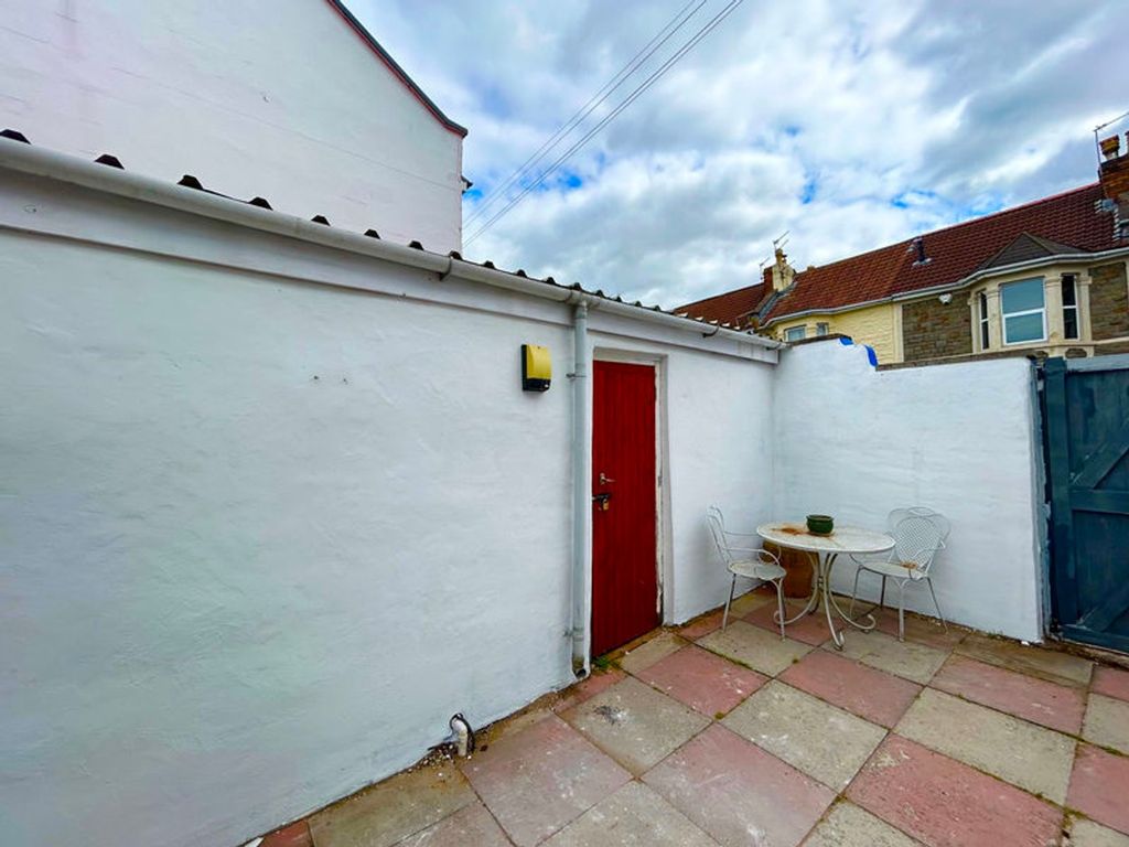 Property photo 3 of 8 Charming Outdoor Space Perfect For Relaxation And ...