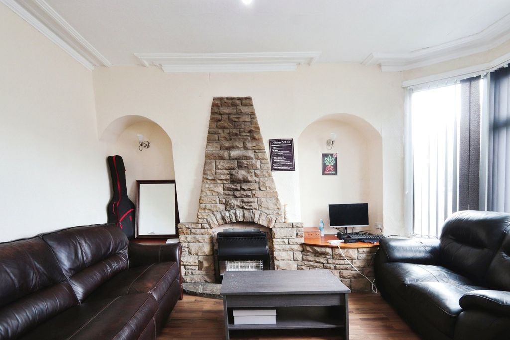 Property photo 3 of 7 Photography