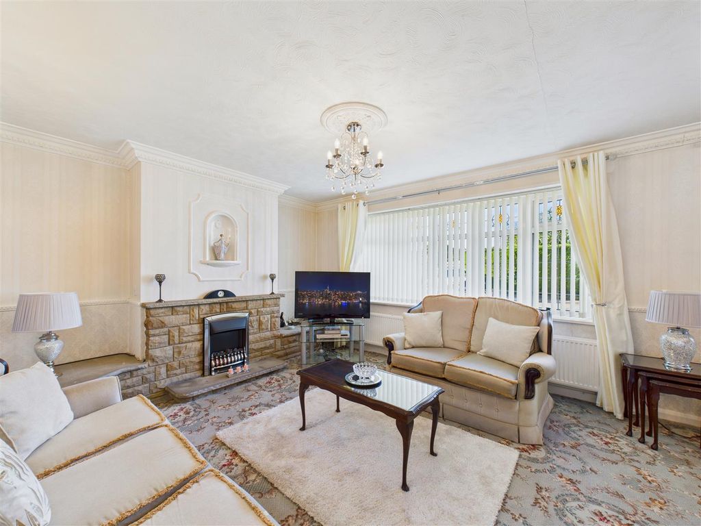 Property photo 2 of 10 'l' Shaped Living Room