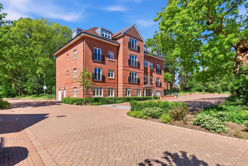 Property photo 1 of 12 Purpose Built Apartment