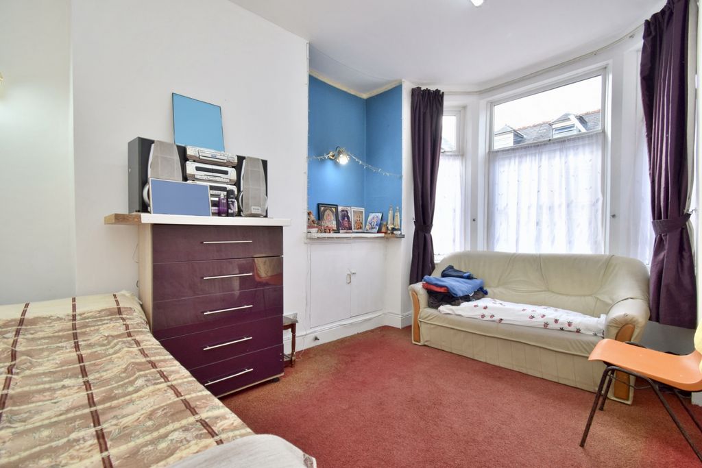 Property photo 2 of 12 Gallery