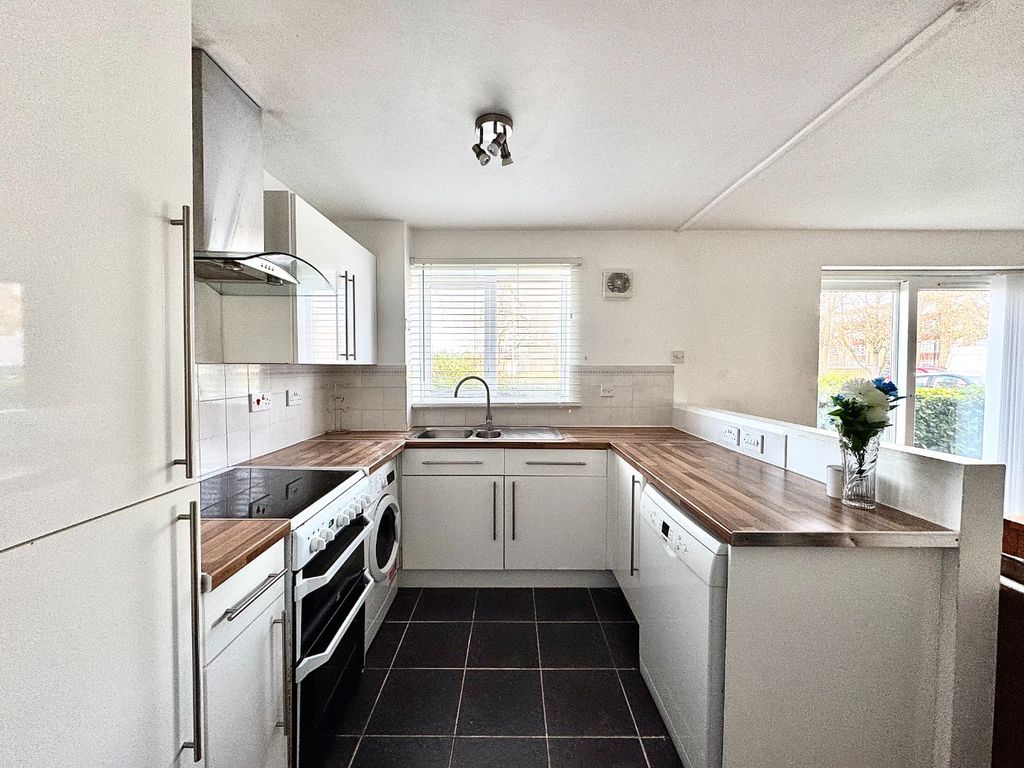 Property photo 2 of 31 3828324