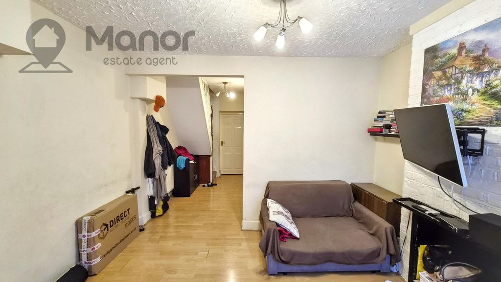 Property photo 2 of 18 Living Room