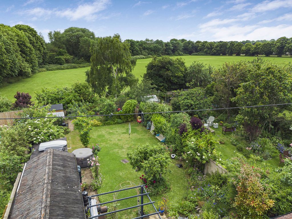 Property photo 2 of 31