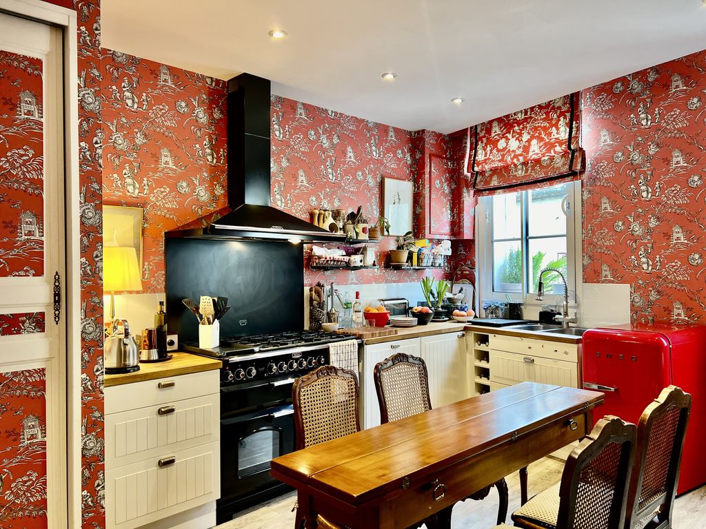 Property photo 2 of 11