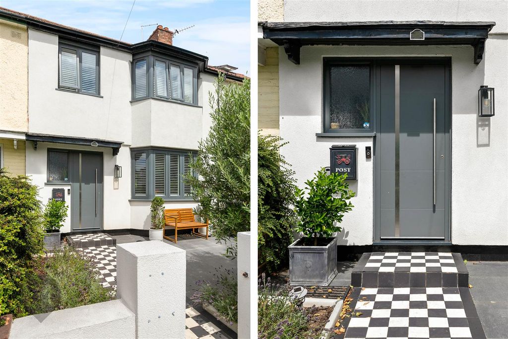 Property photo 1 of 10 External