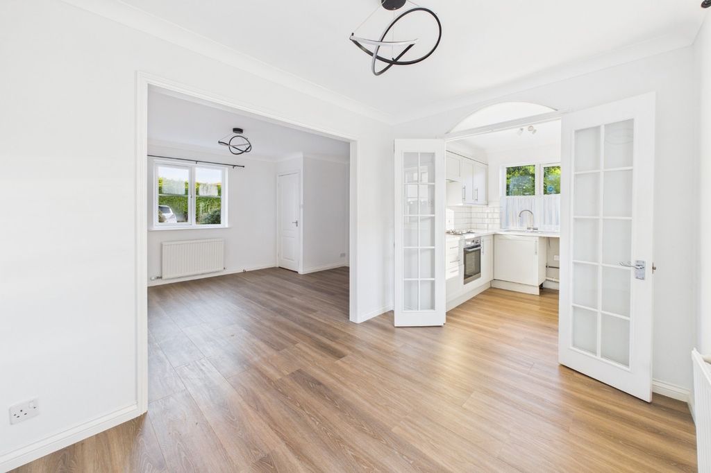 Property photo 2 of 14 Dining Room