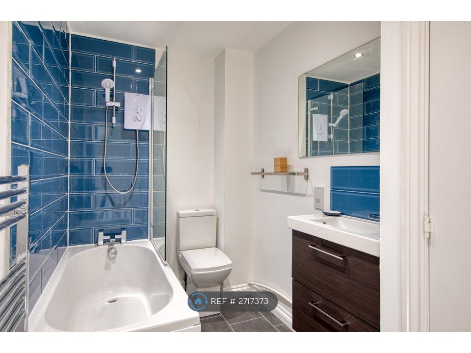 Property photo 1 of 6 Main Bathroom