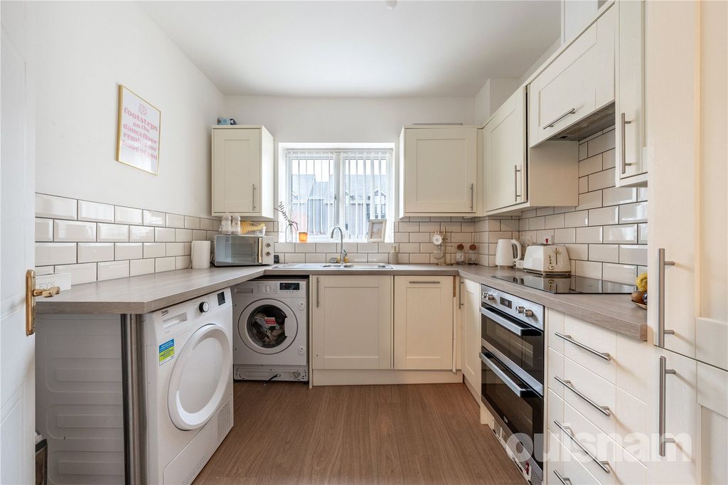 Property photo 2 of 10 Picture No. 12