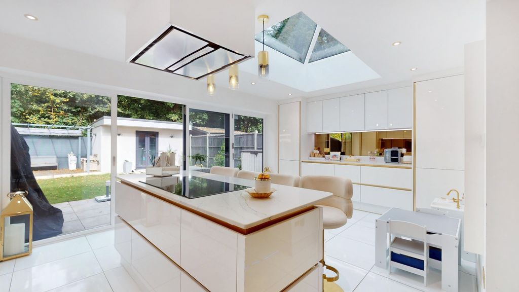 Property photo 2 of 20 4581032