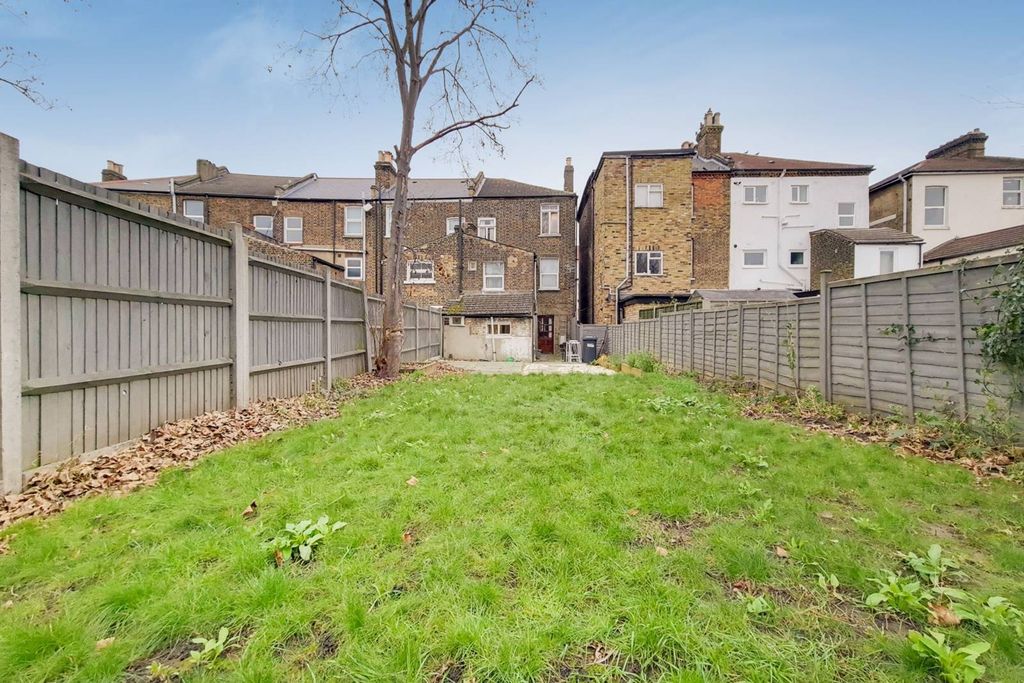 Property photo 1 of 28
