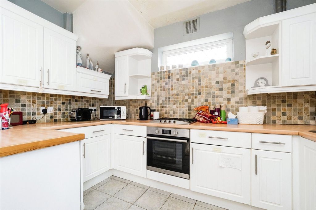 Property photo 2 of 14 Kitchen