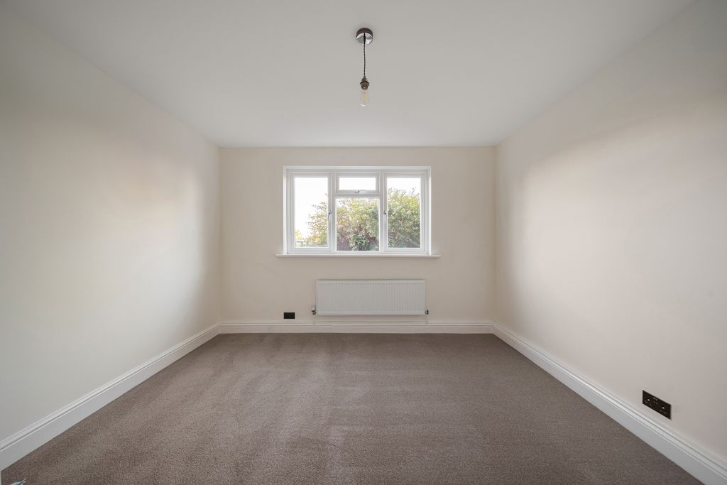 Property photo 3 of 11 Photo 6