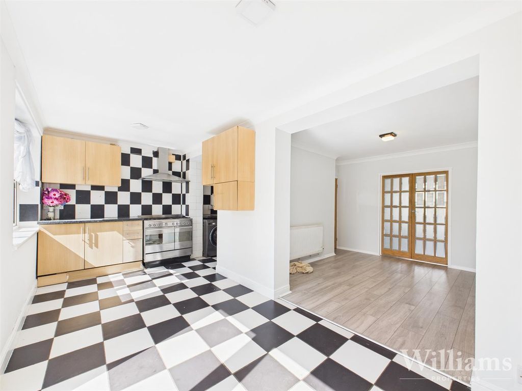 Property photo 2 of 12 Cam02861G0-Pr0473-Still006.Jpg