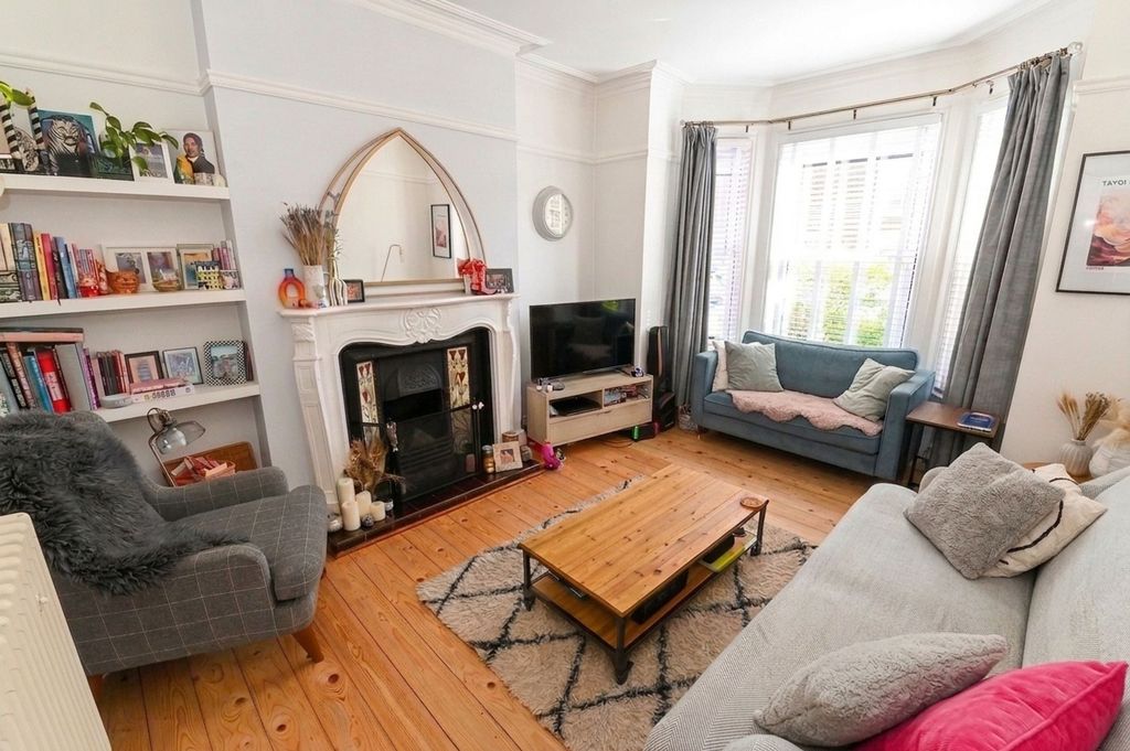 Property photo 1 of 18