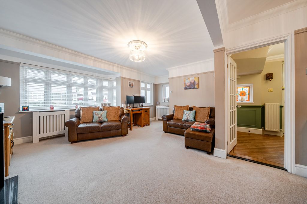 Property photo 2 of 17 1516540-21-6Aa028...
