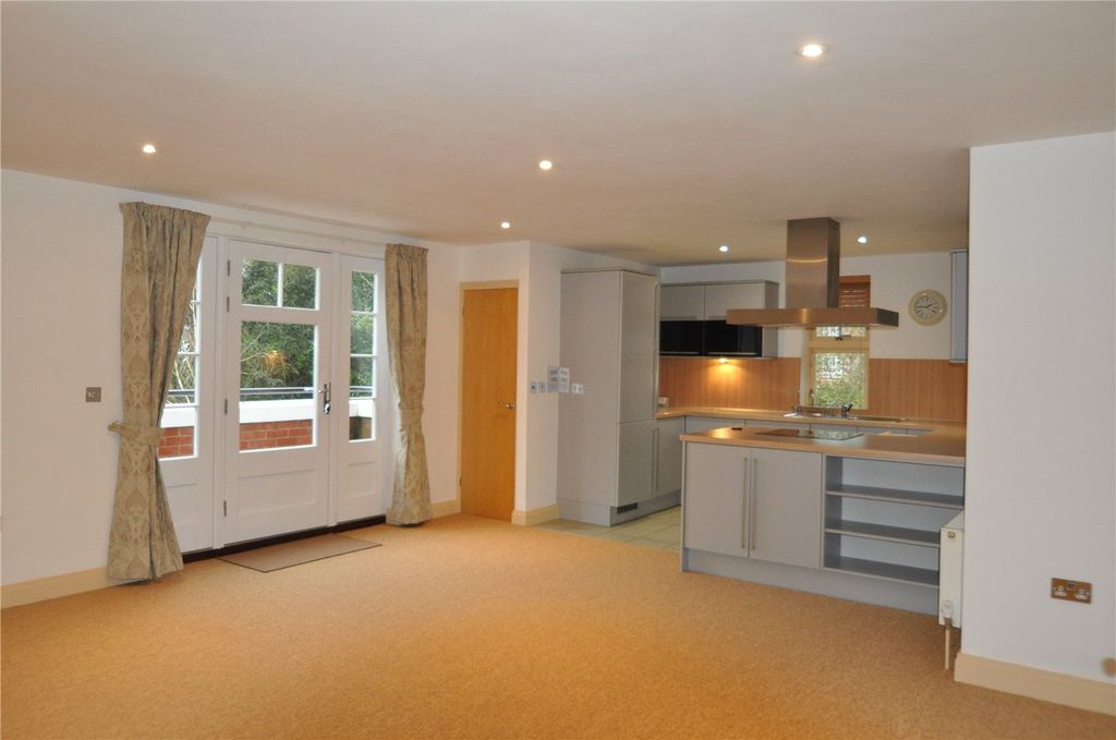 Property photo 2 of 10 Picture No. 11