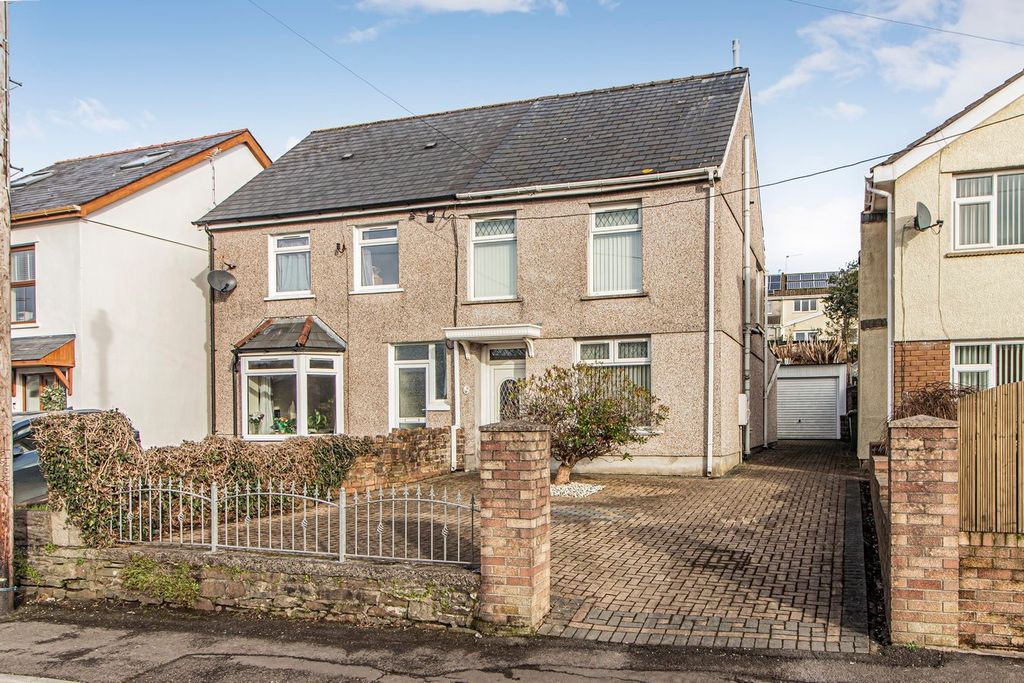 Property photo 2 of 28