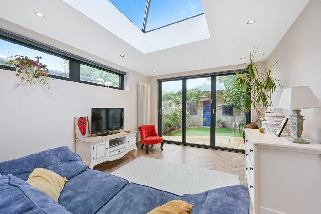 Property photo 3 of 14 Horton Hill