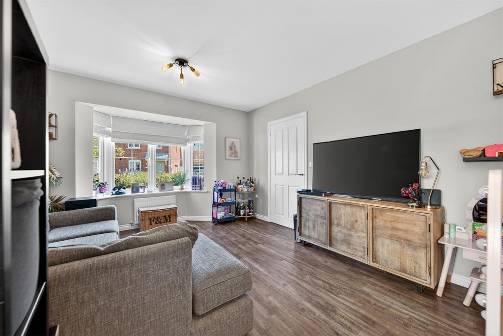 Property photo 2 of 26 37Kingfisherrdweb20.Jpg