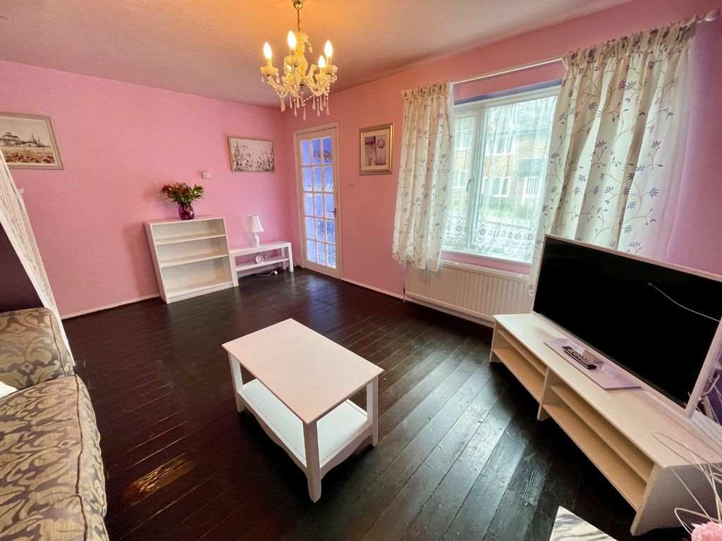 Property photo 3 of 11 4878242